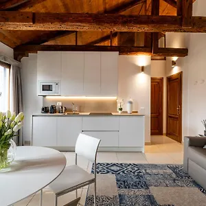 https://vivaldi-suites-rr.hotelslidodijesolo.com